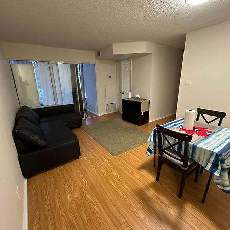 Best Location In Downtown- Walking To Eaton Centre, Nathan Phillips Square, Yonge-Dundas, Ikea,Transit Toronto Exterior photo