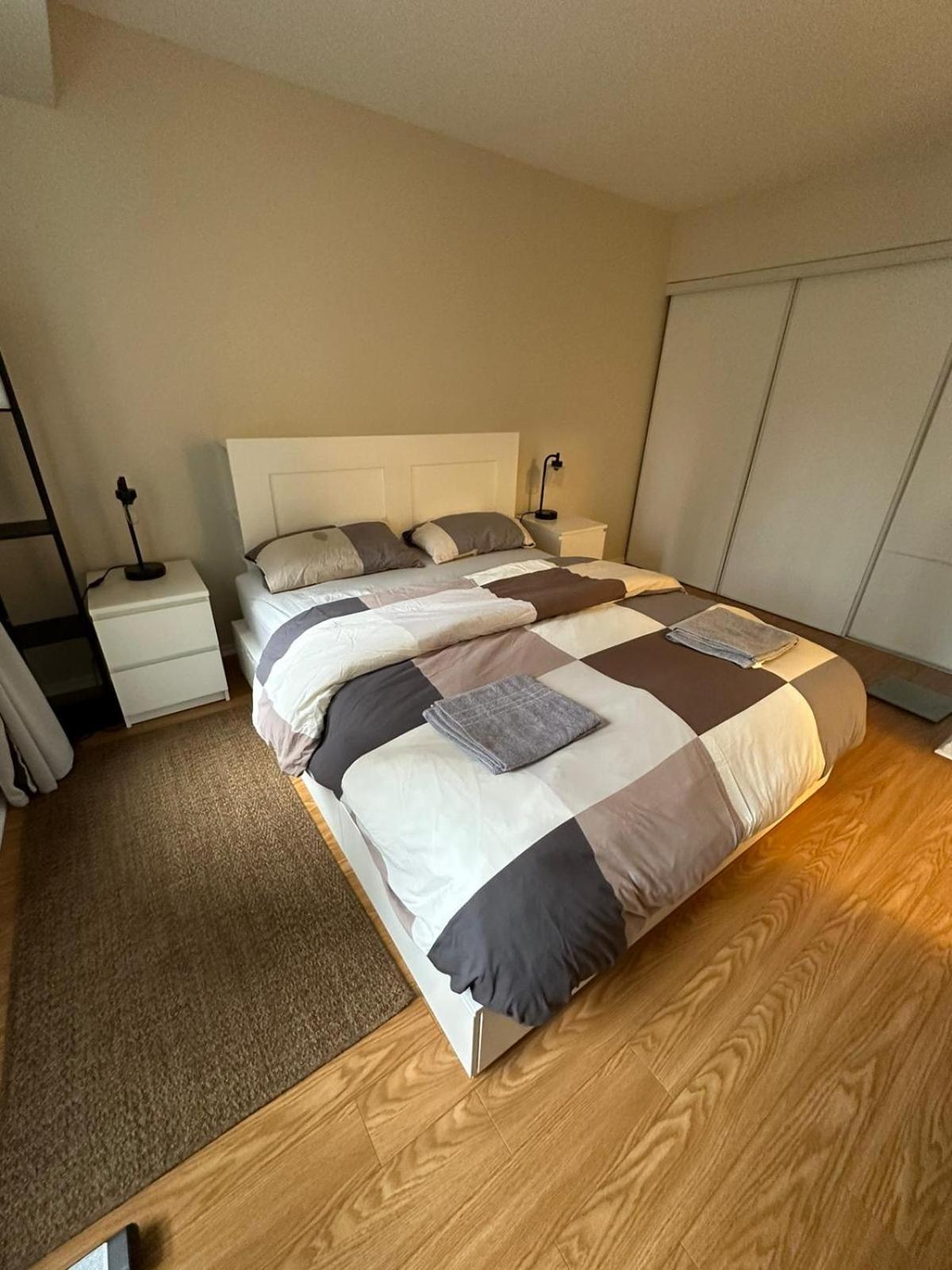 Best Location In Downtown- Walking To Eaton Centre, Nathan Phillips Square, Yonge-Dundas, Ikea,Transit Toronto Exterior photo