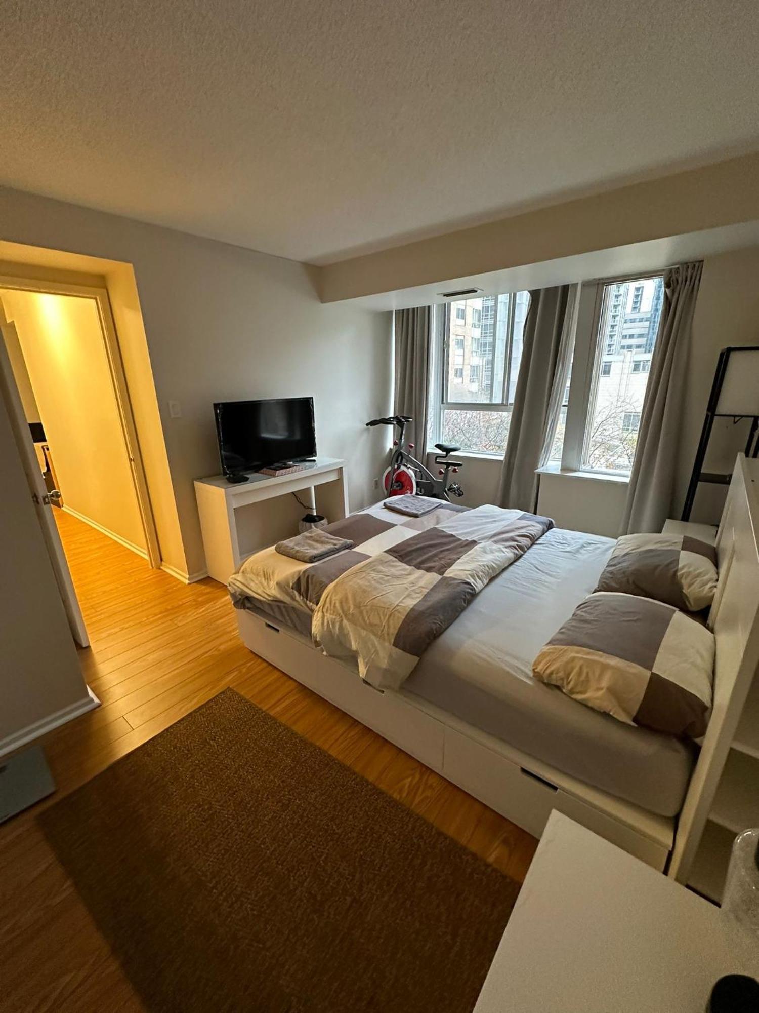 Best Location In Downtown- Walking To Eaton Centre, Nathan Phillips Square, Yonge-Dundas, Ikea,Transit Toronto Exterior photo