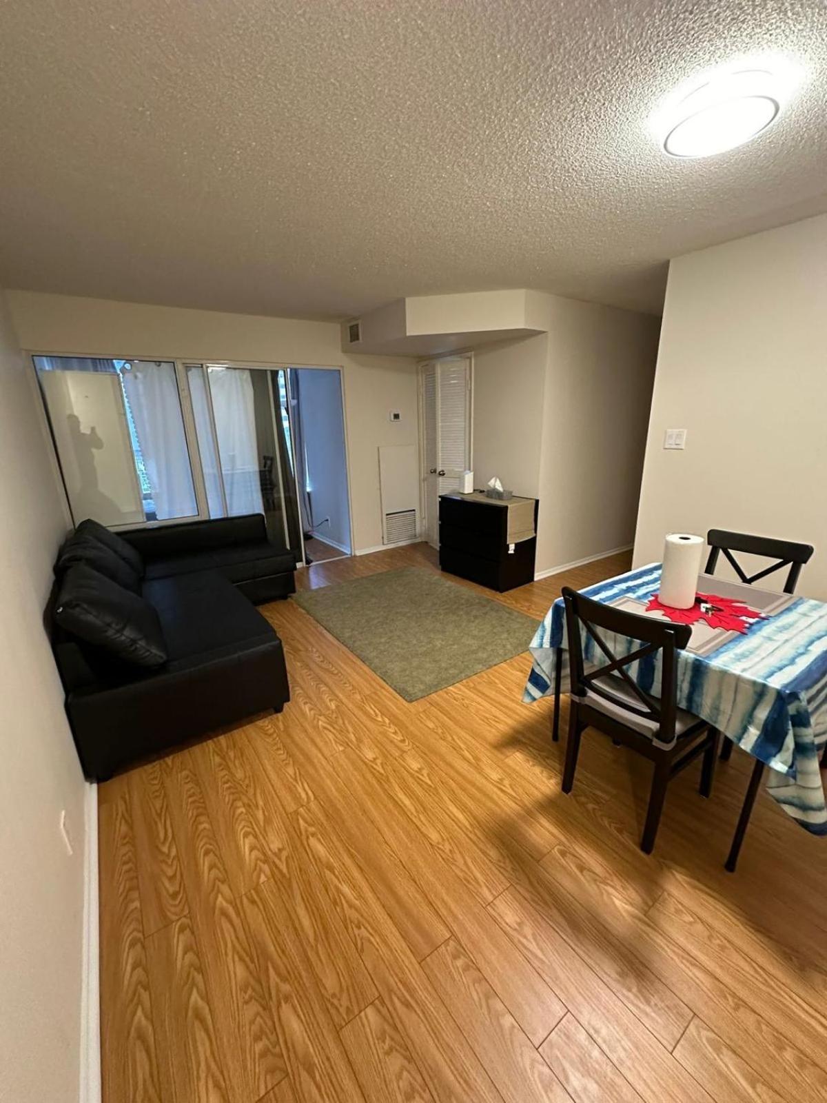 Best Location In Downtown- Walking To Eaton Centre, Nathan Phillips Square, Yonge-Dundas, Ikea,Transit Toronto Exterior photo