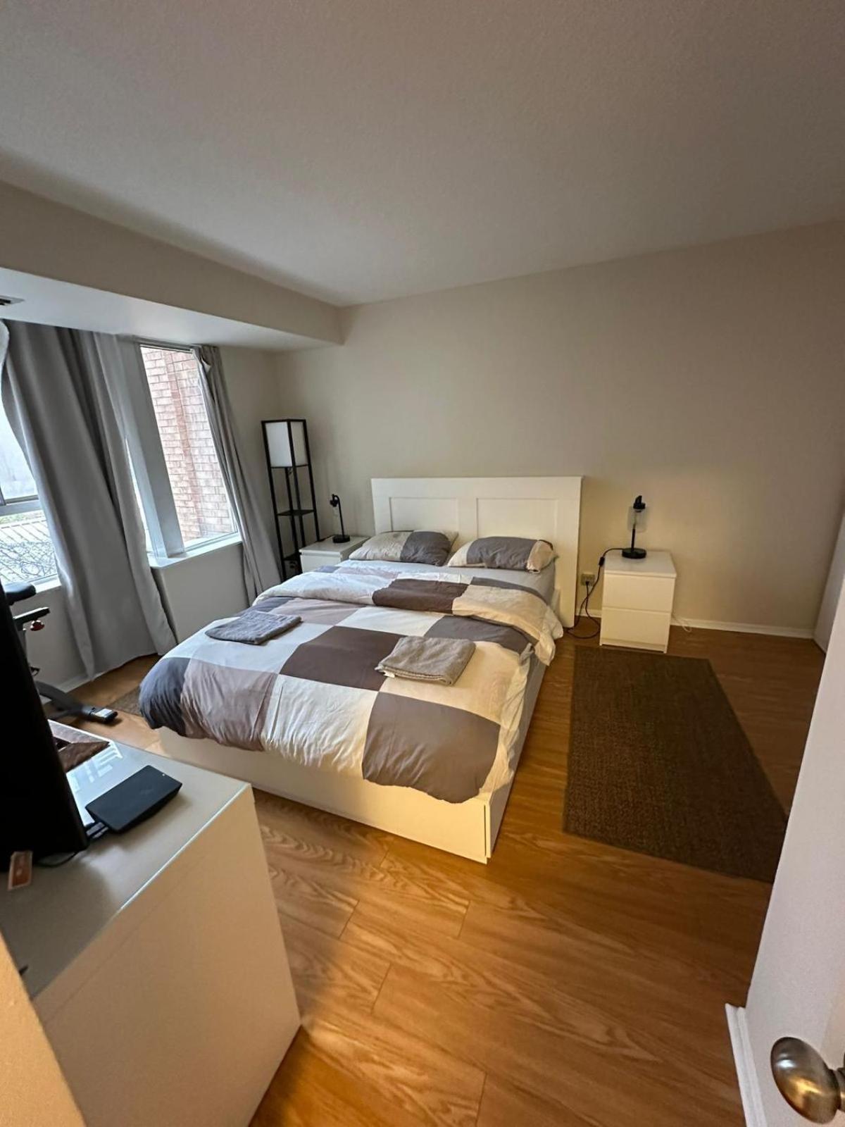 Best Location In Downtown- Walking To Eaton Centre, Nathan Phillips Square, Yonge-Dundas, Ikea,Transit Toronto Exterior photo